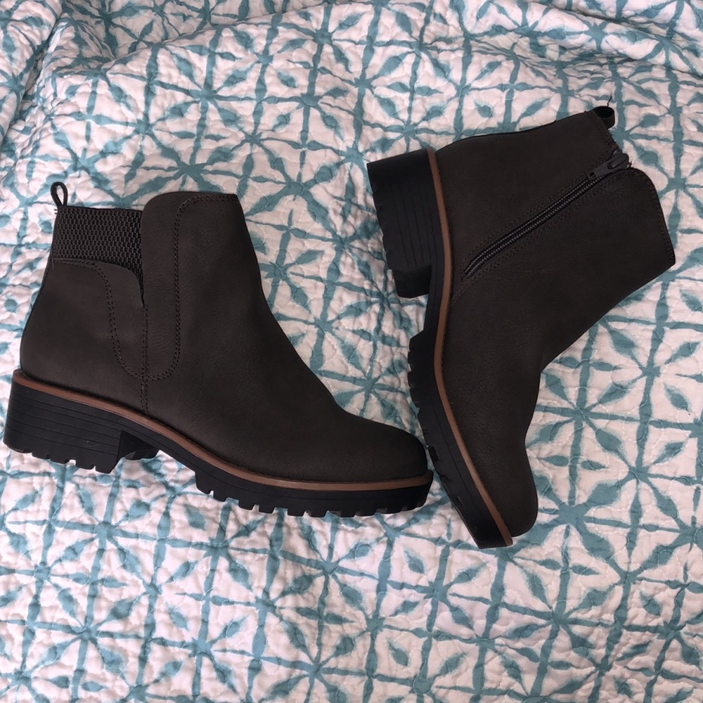💕Sun + Stone, EUC zip up boots size 9